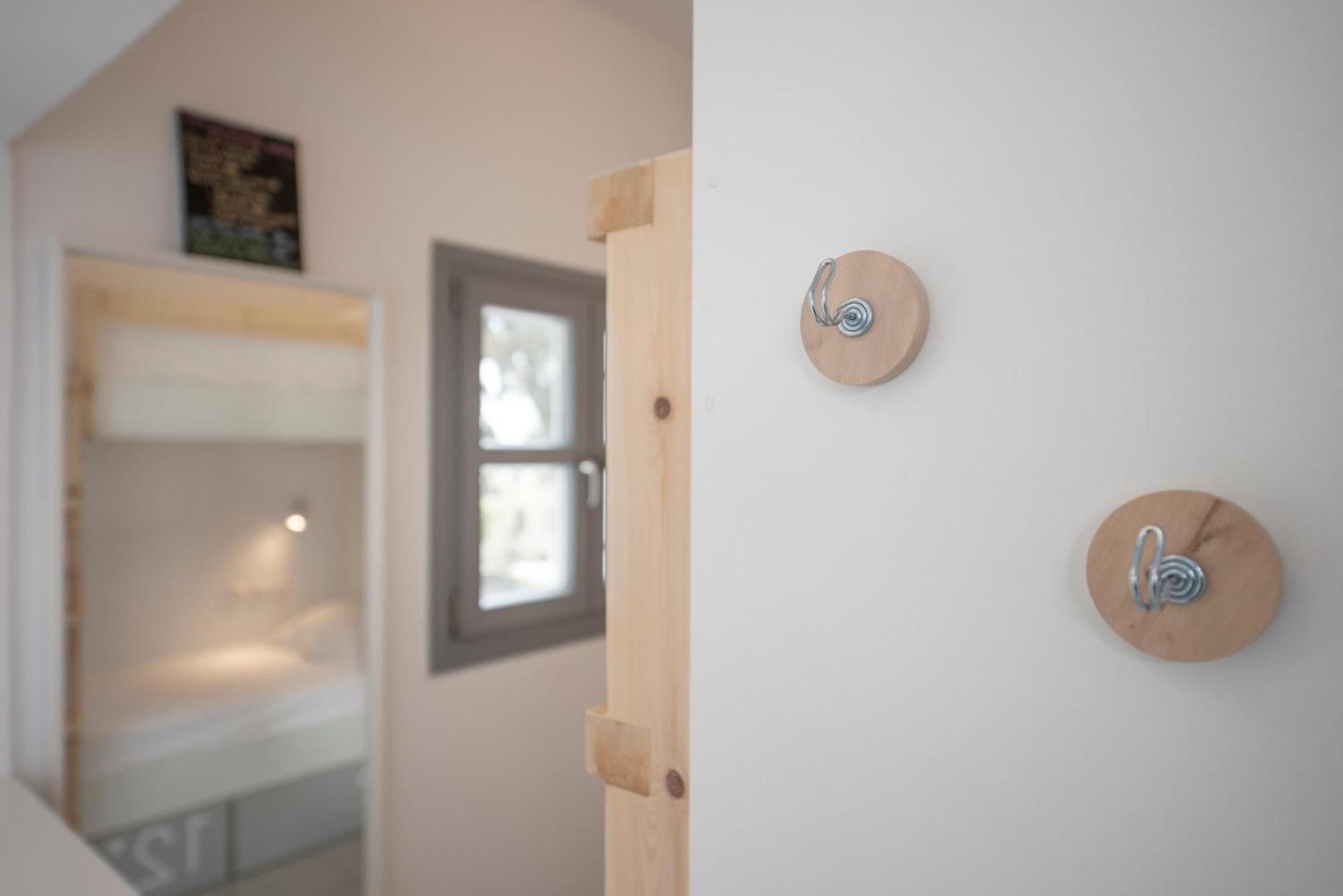 Bedspot Hostel Тира Экстерьер фото
