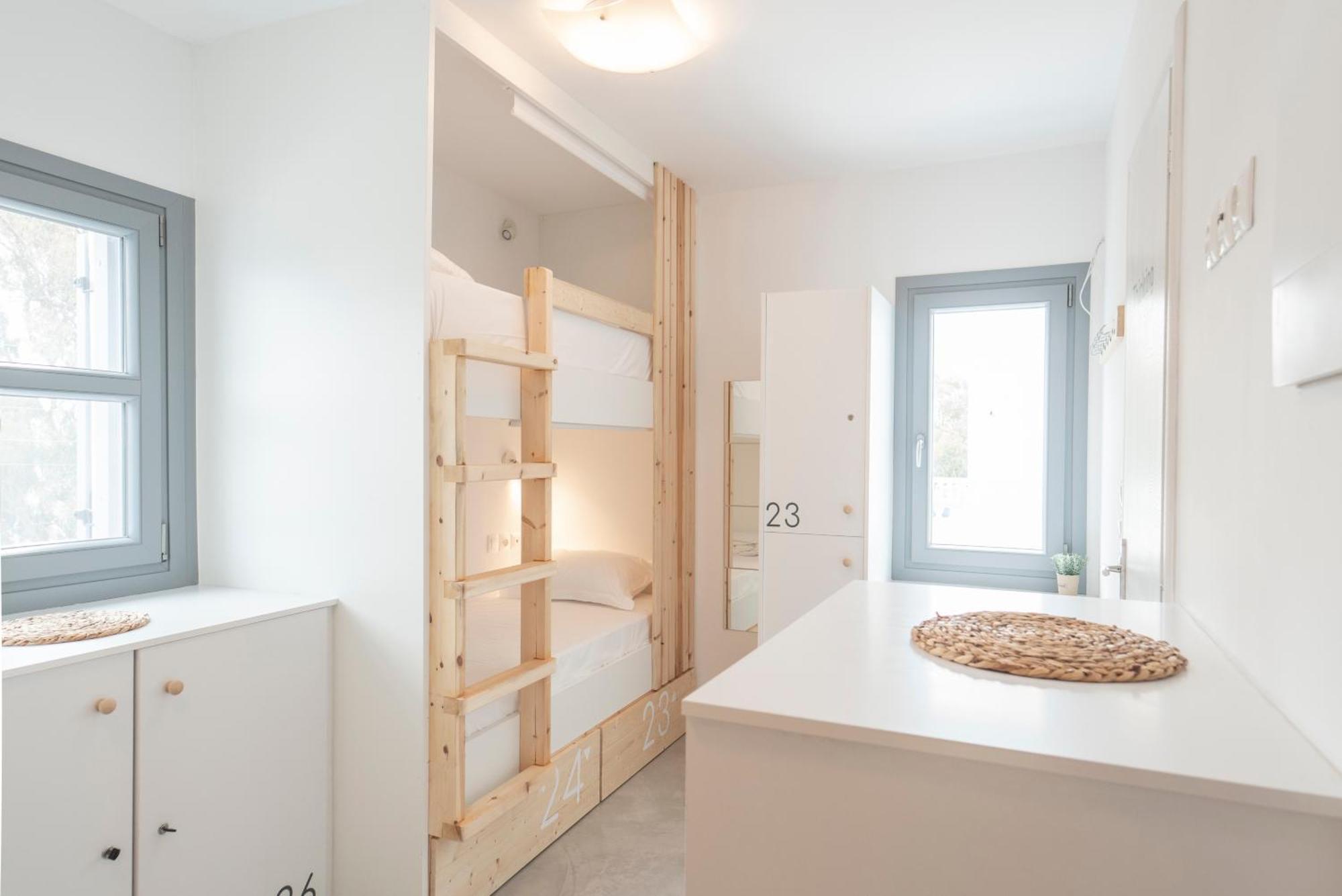 Bedspot Hostel Тира Экстерьер фото