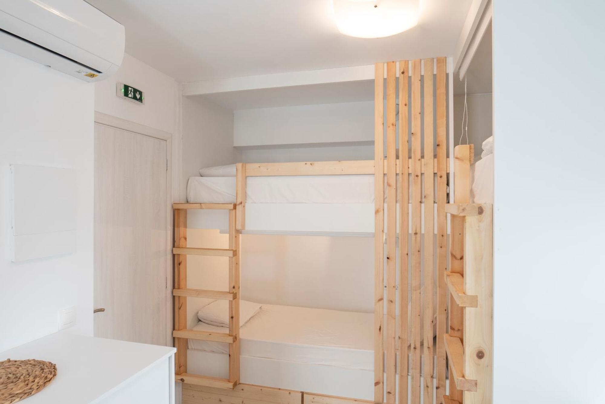 Bedspot Hostel Тира Экстерьер фото