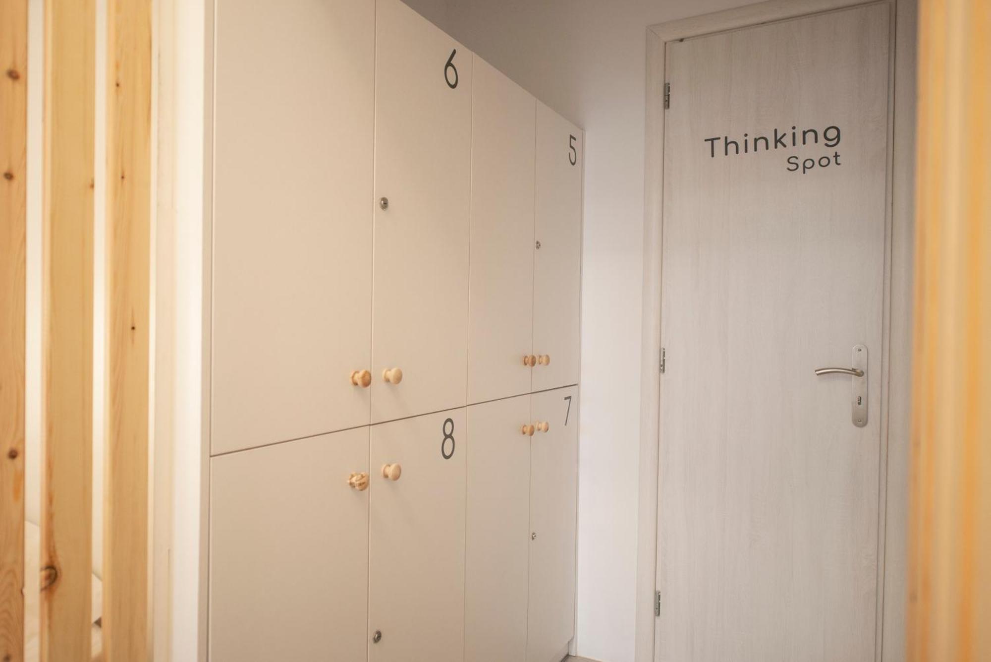 Bedspot Hostel Тира Экстерьер фото
