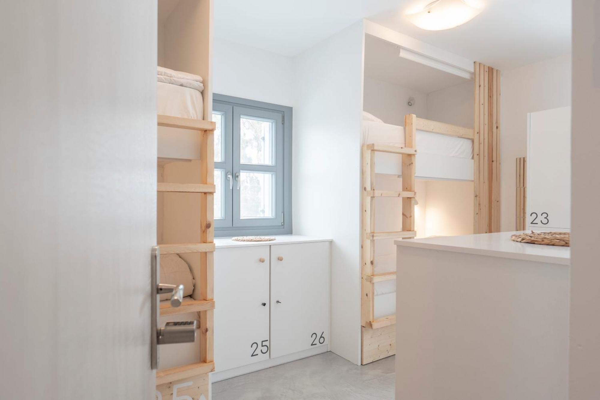 Bedspot Hostel Тира Экстерьер фото