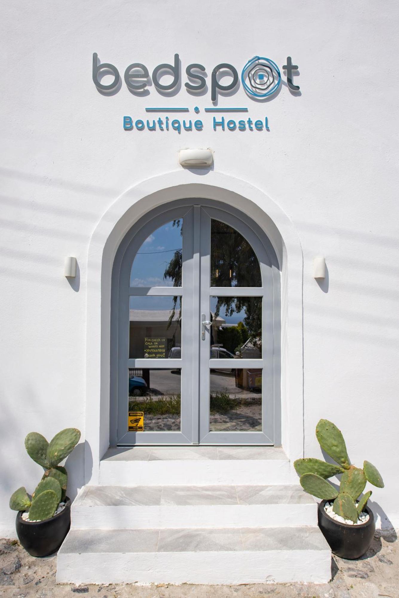 Bedspot Hostel Тира Экстерьер фото