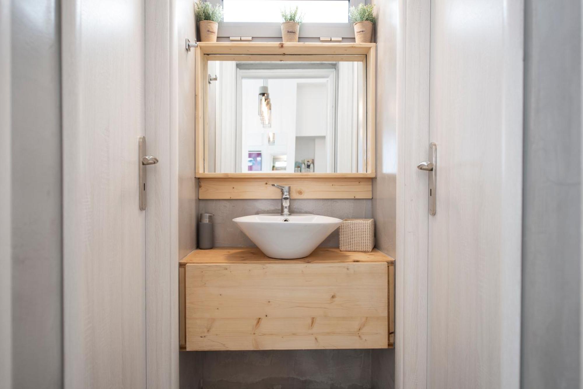 Bedspot Hostel Тира Экстерьер фото