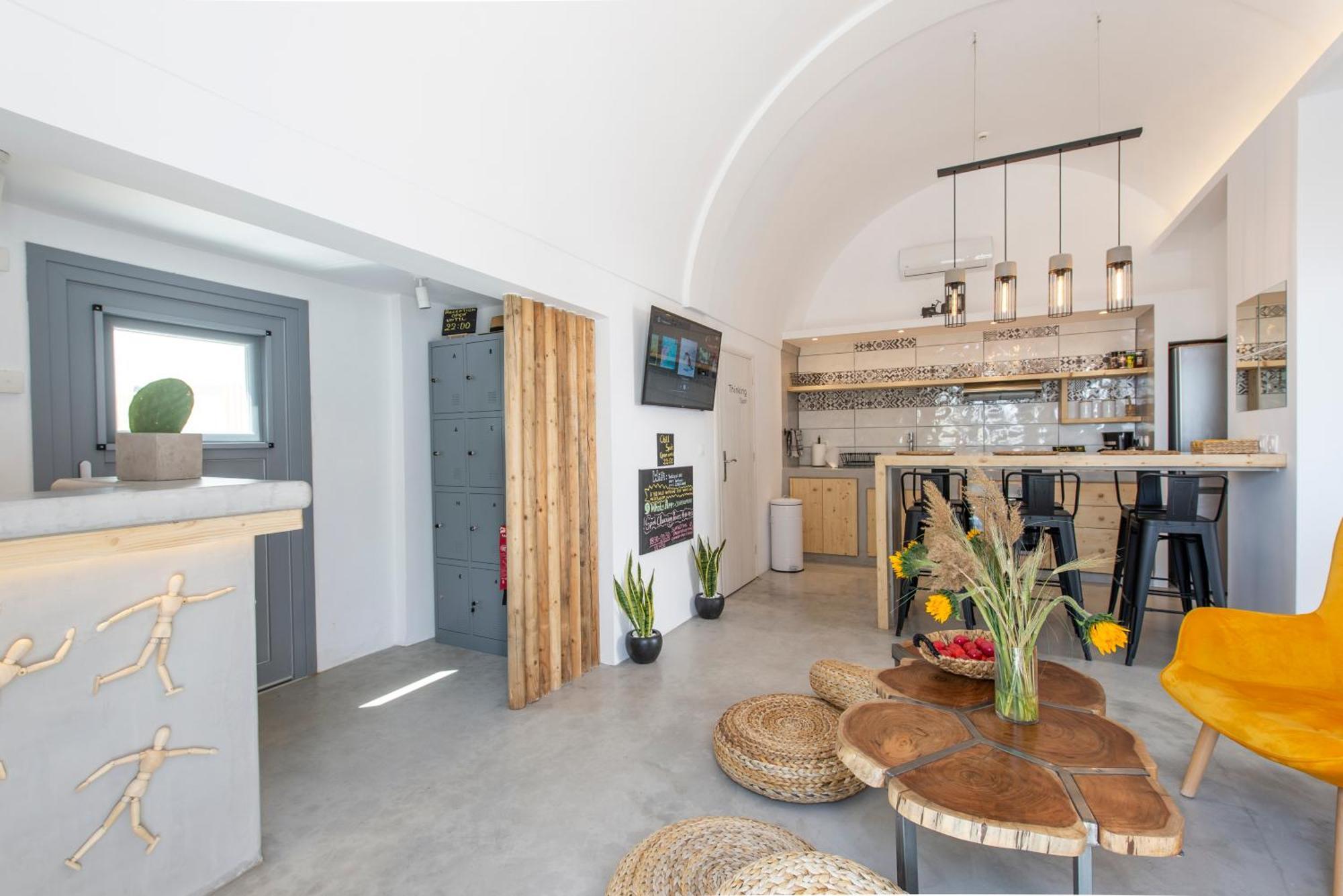 Bedspot Hostel Тира Экстерьер фото